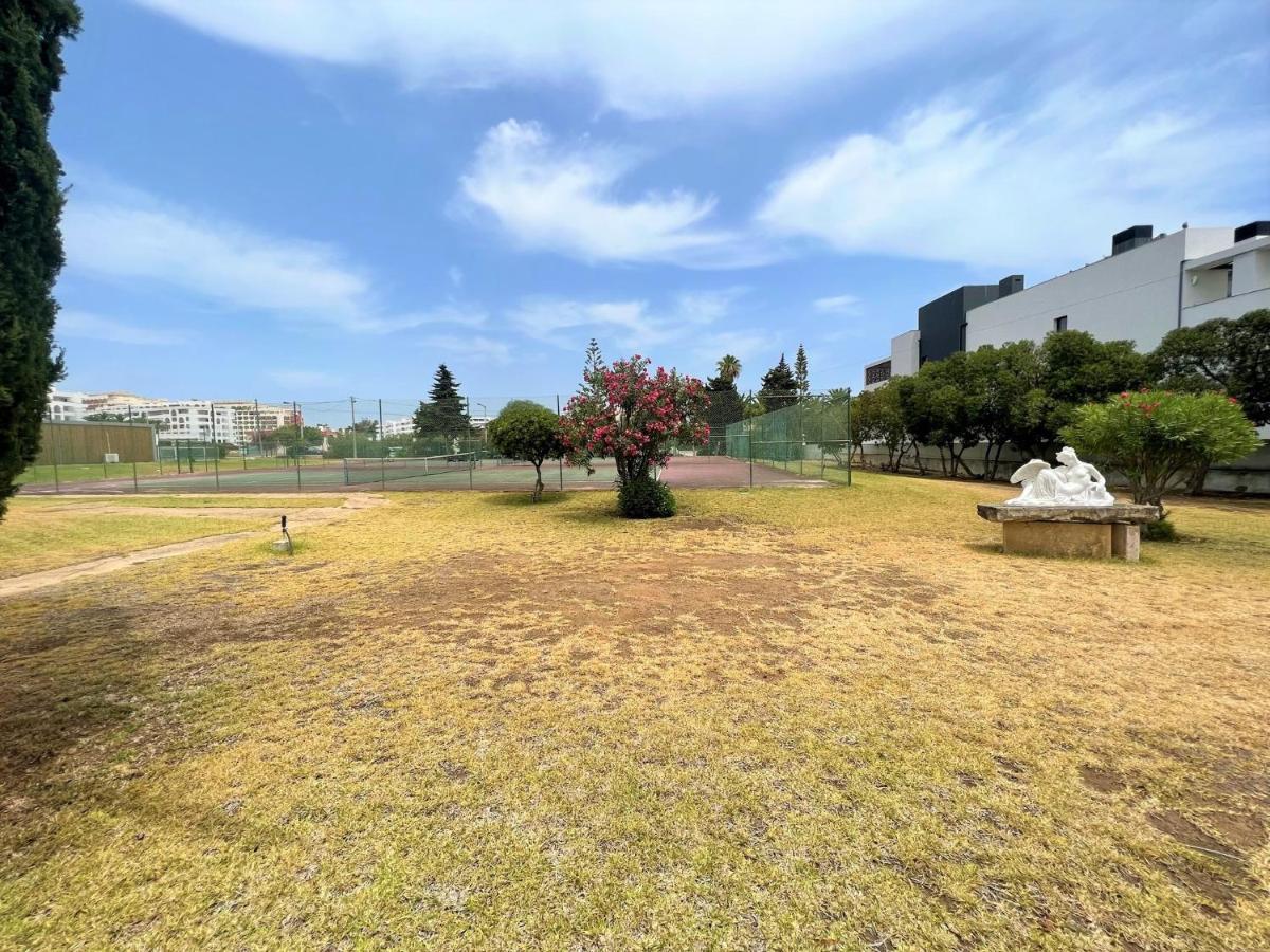 Armacao De Pera Twins 2 With Pool By Homing Apartman Kültér fotó