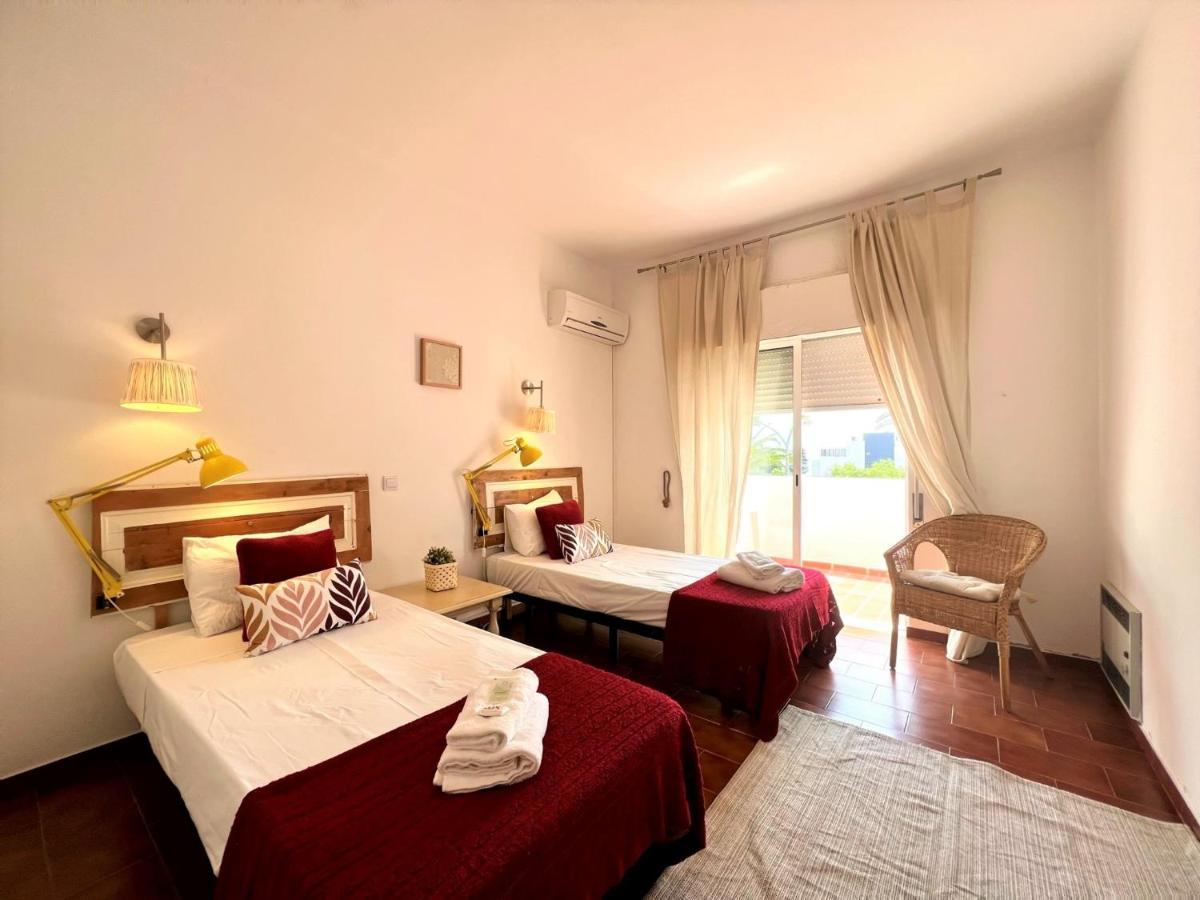 Armacao De Pera Twins 2 With Pool By Homing Apartman Kültér fotó