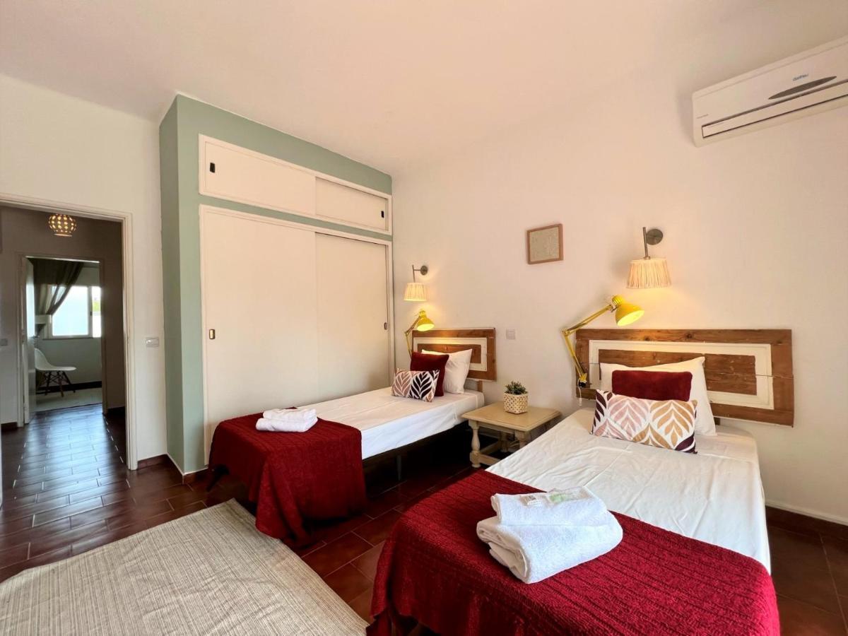 Armacao De Pera Twins 2 With Pool By Homing Apartman Kültér fotó